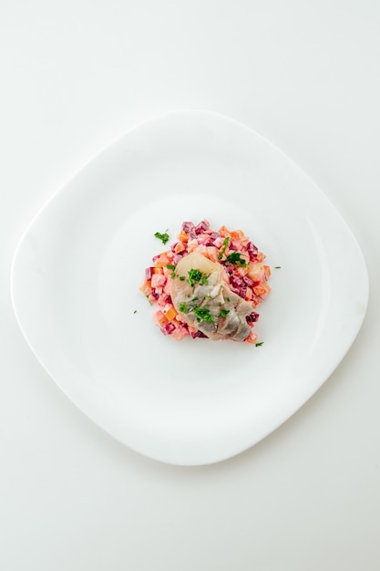 Тарелка с аппетитным блюдом